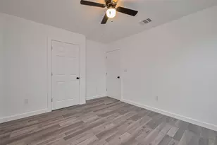 9009 Hilda St, Houston, TX 77033 - Photo 7