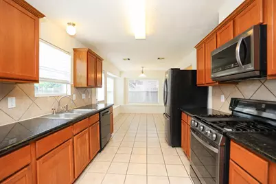 5007 Creekbridge Court, Spring, TX 77379 - Photo 13