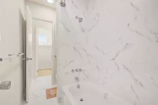 5902 Hornwood Dr B, Houston, TX 77081 - Photo 17