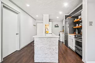 307 Yacht Club Ln, El Lago, TX 77586 - Photo 5