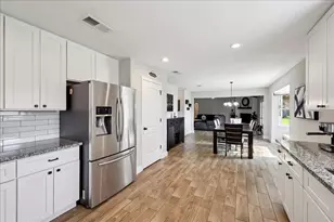 13525 Leaning Oaks Dr, Beaumont, TX 77713 - Photo 15