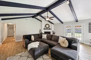 13525 Leaning Oaks Dr, Beaumont, TX 77713 - Photo 9