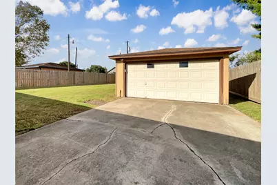 205 Bastrop Street, Angleton, TX 77515 - Photo 17