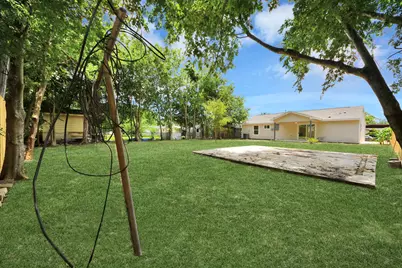 5111 Willow Glen Drive, Houston, TX 77033 - Photo 31