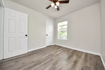 5111 Willow Glen Drive, Houston, TX 77033 - Photo 23