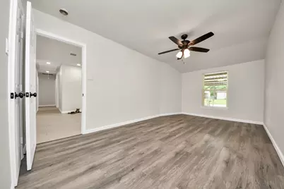 5111 Willow Glen Drive, Houston, TX 77033 - Photo 17