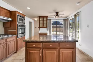 404 Huckleberry Dr, Lake Jackson, TX 77566 - Photo 7