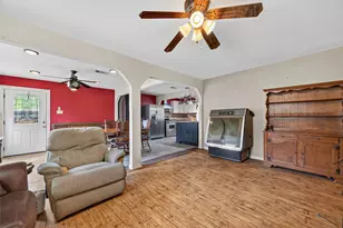 141 Town and Country Dr, Huntsville, TX 77320 - Photo 5
