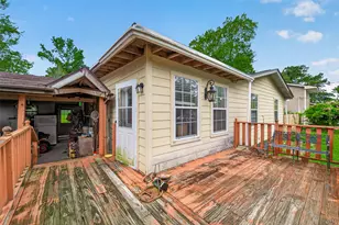 141 Town and Country Dr, Huntsville, TX 77320 - Photo 3