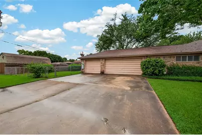 605 Julie Lane, Highlands, TX 77562 - Photo 5