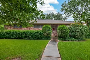 605 Julie Ln, Highlands, TX 77562 - Photo 1
