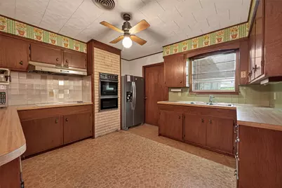 605 Julie Lane, Highlands, TX 77562 - Photo 13