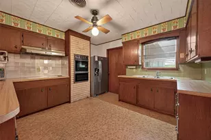 605 Julie Ln, Highlands, TX 77562 - Photo 13