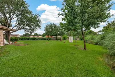 605 Julie Lane, Highlands, TX 77562 - Photo 37