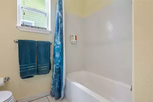 108 Ocean View Dr, Crystal Beach, TX 77650 - Photo 17