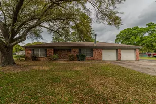 1450 Bassett St, Orange, TX 77632 - Photo 1