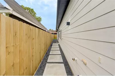 4029 Knoxville Street #B, Houston, TX 77051 - Photo 25