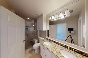 2128 Gillette St, Houston, TX 77006 - Photo 9