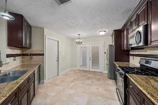 1915 Creek Valley Ln, Sugar Land, TX 77478 - Photo 9