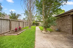 1915 Creek Valley Ln, Sugar Land, TX 77478 - Photo 23