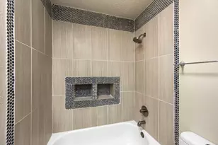 1915 Creek Valley Ln, Sugar Land, TX 77478 - Photo 15