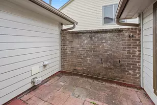 1915 Creek Valley Ln, Sugar Land, TX 77478 - Photo 11