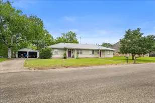 512 N College St, Weimar, TX 78962 - Photo 15