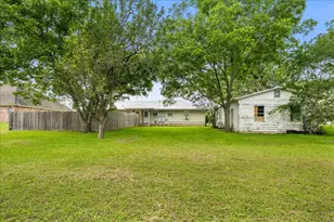 512 N College St, Weimar, TX 78962 - Photo 11