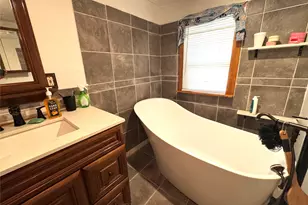 709 Sabine St, Brenham, TX 77833 - Photo 9