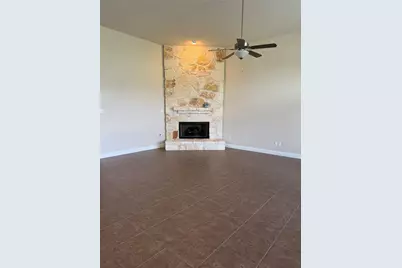 10206 S Goshawk Trl, Conroe, TX 77375 - Photo 5