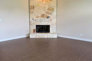 10206 S Goshawk Trl, Conroe, TX 77385 - Photo 5