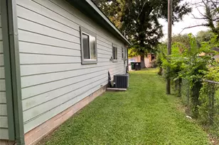 3006 Bolt St, Houston, TX 77051 - Photo 7