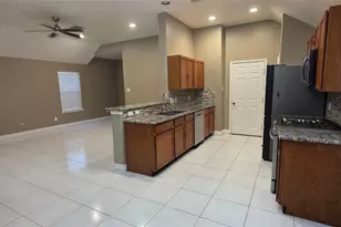 10531 Southway Bend Ln, Houston, TX 77034 - Photo 3