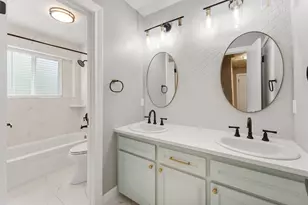10 E White Willow Cir, Spring, TX 77381 - Photo 17