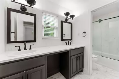 10 E White Willow Circle, The Woodlands, TX 77381 - Photo 9
