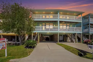 709 N Bayshore Dr, La Porte, TX 77571 - Photo 1