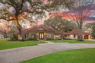 1524 Travis St, Columbus, TX 78934 - Photo 1