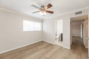 2101 Fountain View Dr, Houston, TX 77057 - Photo 25