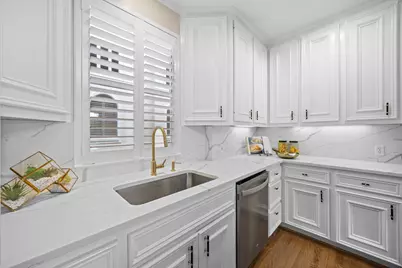 2086 Brentwood Drive, Houston, TX 77019 - Photo 13