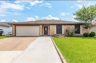 215 N 37th St, Nederland, TX 77627 - Photo 1