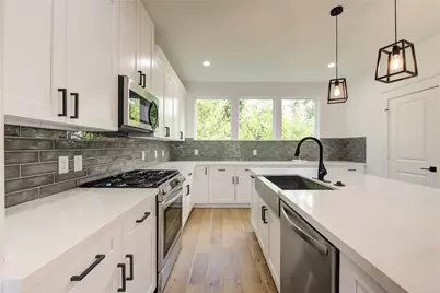 933 E 40 1/2 St Street, Houston, TX 77022 - Photo 9