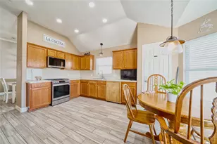 1527 Country Club Cove Dr, Baytown, TX 77521 - Photo 9