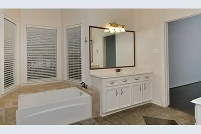 70 N Skyflower Court, The Woodlands, TX 77381 - Photo 31