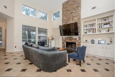70 N Skyflower Court, The Woodlands, TX 77381 - Photo 17