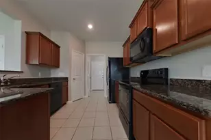 916 American Monarch Dr, La Marque, TX 77568 - Photo 5