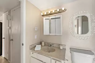 6313 Peacock Hills Dr, Houston, TX 77035 - Photo 9