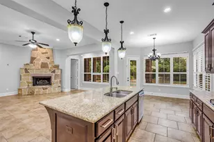 107 N Almondell Cir, The Woodlands, TX 77354 - Photo 9
