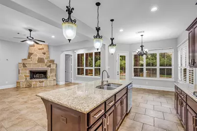 107 N Almondell Circle, The Woodlands, TX 77354 - Photo 9