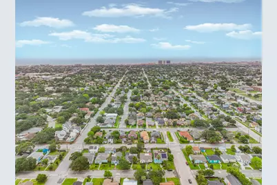 4817 Alamo Drive, Galveston, TX 77551 - Photo 31