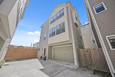 918 W 20th Street, Houston, TX 77008 - Photo 1
